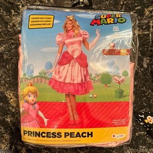 Princess Peach Costume- Super Mario Brothers Women’s Size medium 8-10 EUC